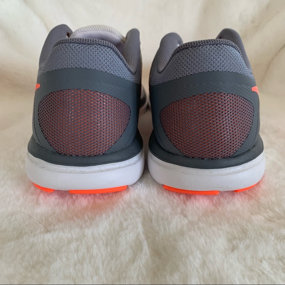 SOLD - Nike Women's Flex 2016 RN White/BrightMango/Grey Running Shoe - Picture 6 of 7
